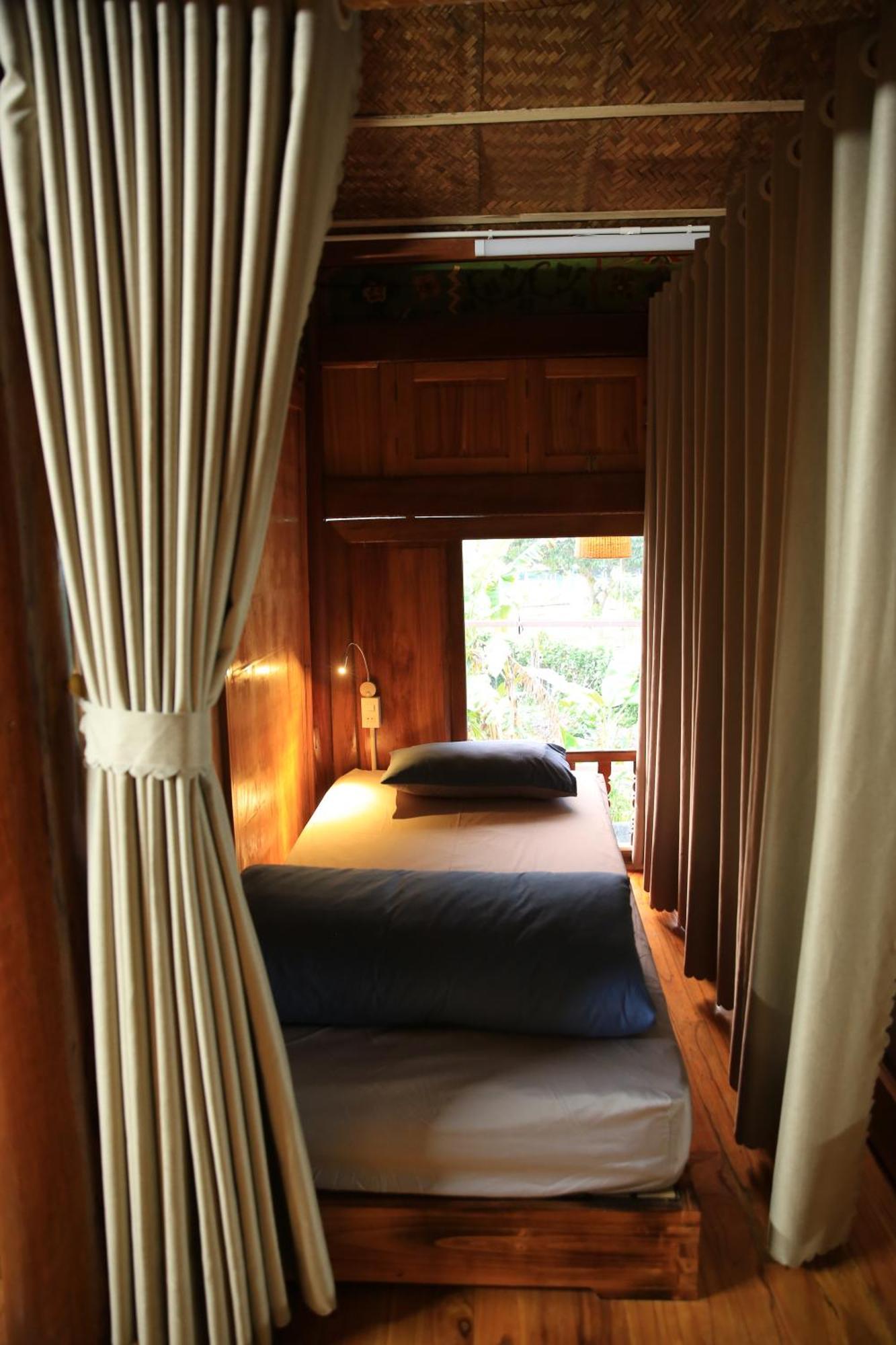 Homestay Eco Stone House - Tours & Motorbike *