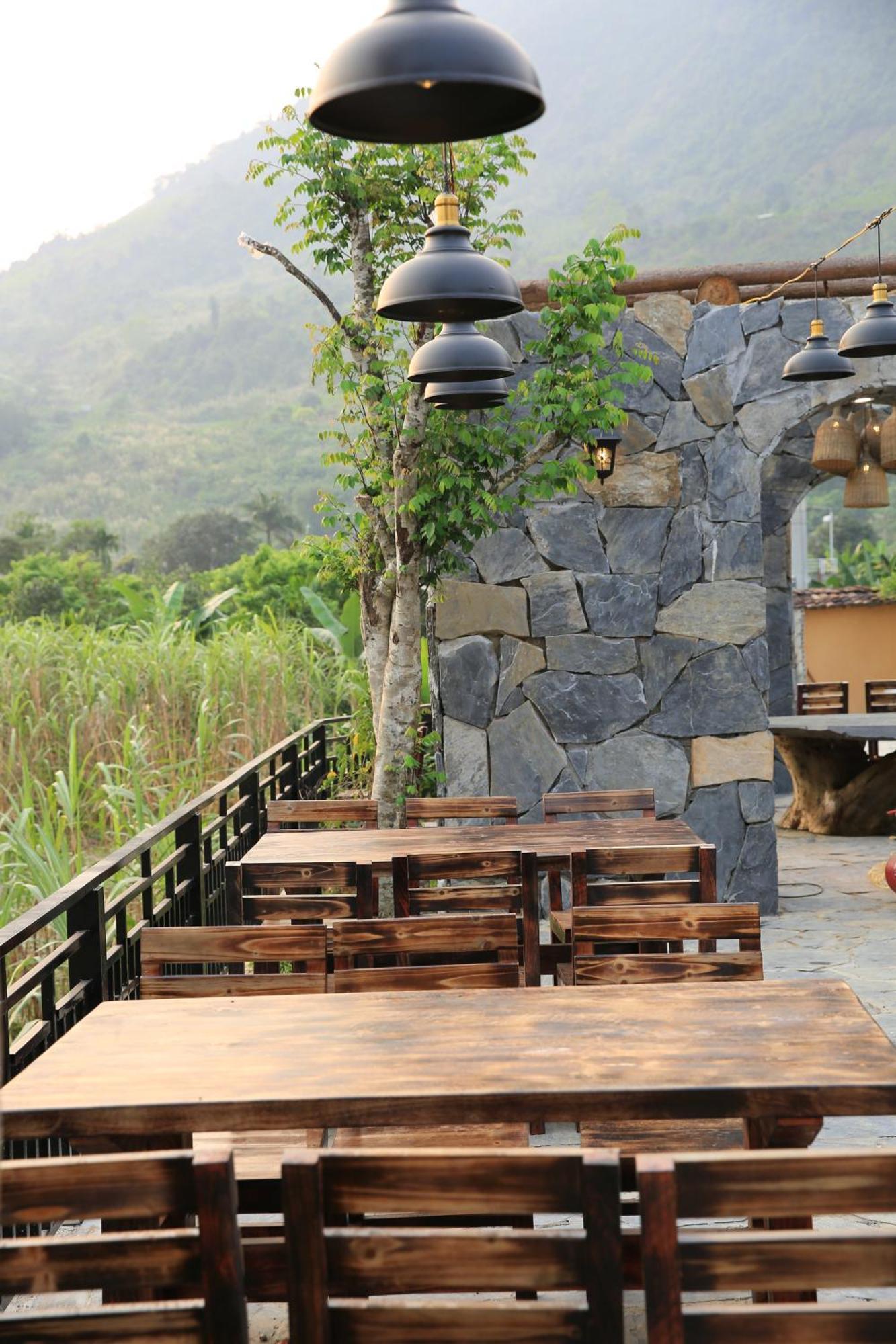 Eco Stone House - Tours & Motorbike Homestay *